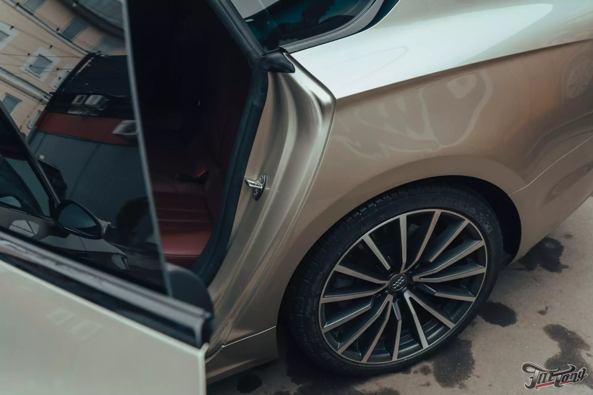Audi A5. Кузовной ремонт, полная расклейка винила